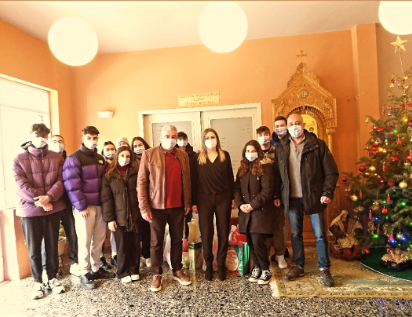 Χριστουγεννιάτικη επίσκεψη των μαθητών του 1ου ΓΕΛ Σπάρτης στο γηροκομείο  «Οι Άγιοι Ανάργυροι»